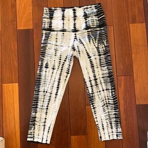 🦓Hard Tail High Rise Capri Legging🦓